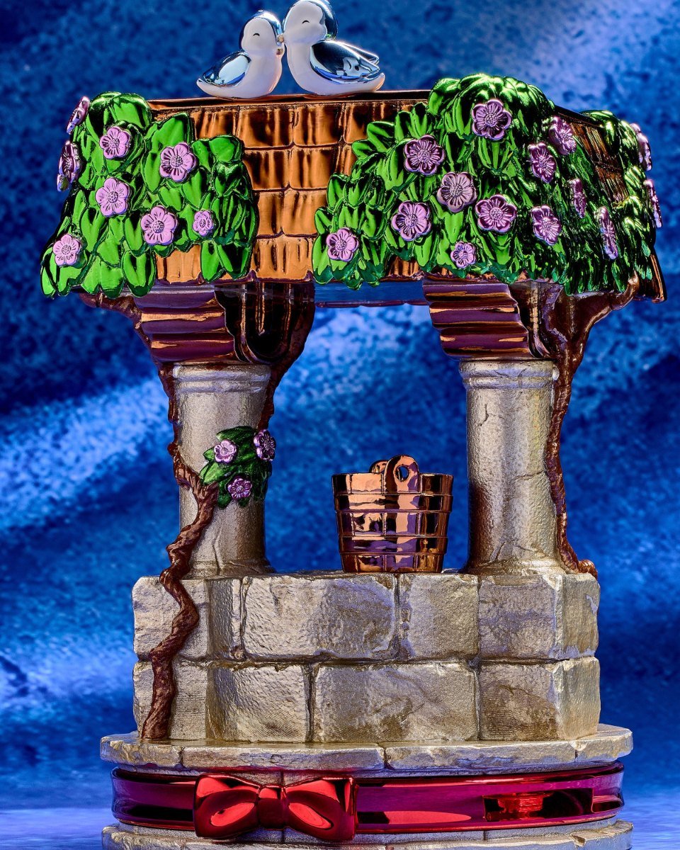 Bath & Body Works Disney Princess Snow White Pedestal 3-Wick Candle Holder – original in Egypt – view 3