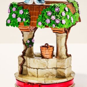 Bath & Body Works Disney Princess Snow White Pedestal 3-Wick Candle Holder – original in Egypt