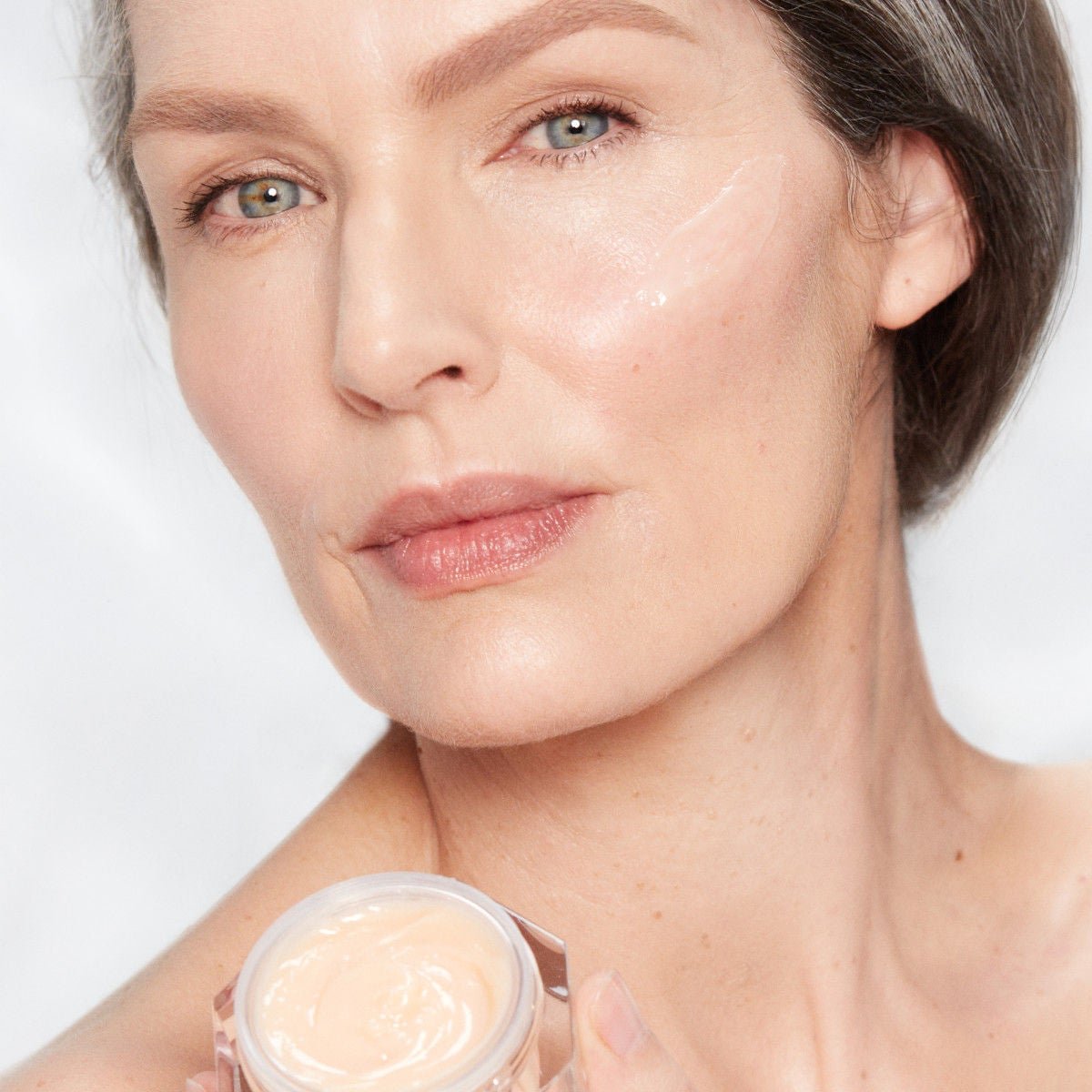 Charlotte Tilbury Night-Time Glowing Skin Duo – view 3