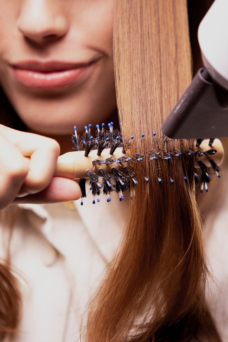 Sisley The Blow-Dry Brush N°1 round blow-dry styling brush – view 4
